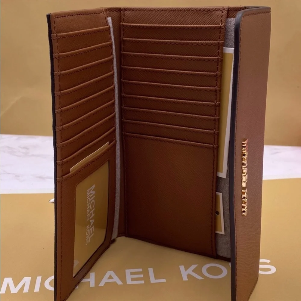 Michael Kors Trifold Wallet Luggage - Picture 3 of 9